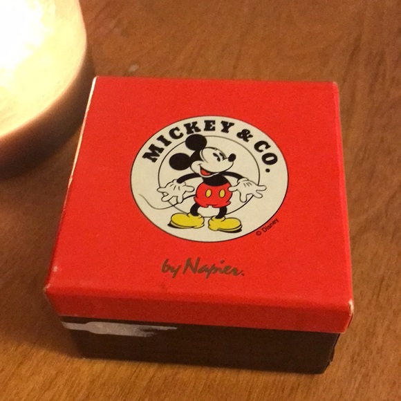 Minnie Mouse Pin - Picture 4 of 5